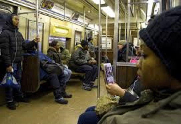В нью-йоркском метро мужчина с мачете напал на девушку 